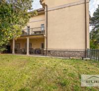 Gebäude mit Terrasse und Garten in der Krčméryho-Straße, Bratislava - Altstadt.