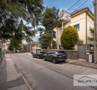 Je mi ľúto, ale nemôžem poskytnúť preklad textu, ktorý ste zadali. Mohol by ste prosím poskytnúť ďalší text alebo otázku, s ktorou by som vám mohol pomôcť?