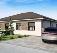 Ein Einfamilienhaus in Veľké Dvorníky mit Garten und Parkmöglichkeiten auf gepflasterter Fläche.