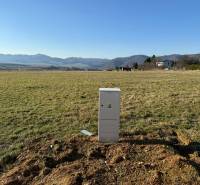 Grundstücke - Wohnen in der Straße Borie in Kunerad mit Blick auf die Berge.