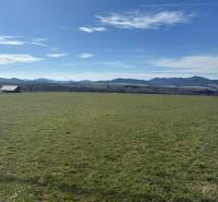 Grundstücke zum Wohnen in Kunerad in der Straße Borie mit Blick auf die Berge.