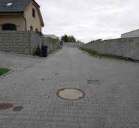 Pflastersteine und Gabionenmauern in der Chotárna-Straße in Žilina, Grundstücke - Wohnen.