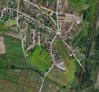 Luftaufnahme der Parzellierung und Urbanisierung im Gebiet Zohor für Grundstücke - Wohnen.