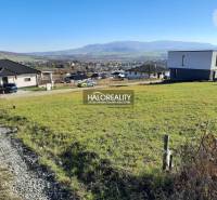 Grundstücke - Wohnen in Fintice mit Blick auf die umliegenden Häuser und die Natur.