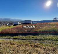 Grundstücke - Wohnen in Fintice, Blick auf die Landschaft und umliegende Häuser.