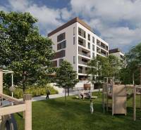 Moderne Architektur mit Spielplatz vor einer 4-Zimmer-Wohnung in der Suchoňova-Straße, Poprad.