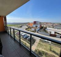 Blick vom Balkon auf die Straße Borievková, Košice - Stadtteil Vyšné Opátske.