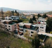 Einfamilienhäuser im grünen Bereich von Bratislava - Lamač, Straße Cesta na Klanec.