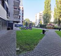 Wohnkomplex mit Innenhof in der Drieňová-Straße in Bratislava - Ružinov.