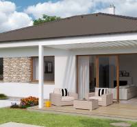 Einfamilienhaus in der Jelšová-Straße in Bernolákovo mit Terrasse und Gartensitzbereich.