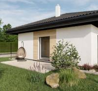 Einfamilienhaus in der Kostolná in Drahovce mit Terrasse und einem Garten voller Grün.