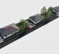 Visualisierung von drei Einfamilienhäusern in der Kostolná-Straße in Drahovce mit Grünflächen und Parkplätzen.