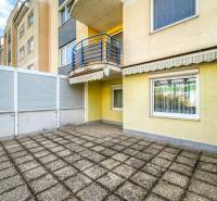 Außenterrasse einer 3-Zimmer-Wohnung in der E. Belluša-Straße in Piešťany.