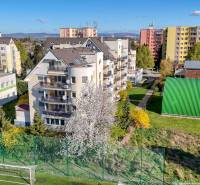Blick auf die Wohnsiedlung in Piešťany in der E. Belluša-Straße mit einer 3-Zimmer-Wohnung.
