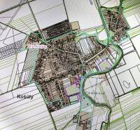 Karte von Košút und Umgebung entlang der Košútska, zeigt Gärten und Parzellierung des Gebiets.