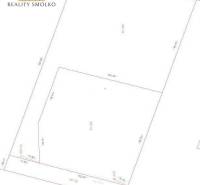 Grundriss auf einem Grundstück in Ľubotice, bestimmt für Wohnzwecke, mit genauen Maßen des Grundstücks.