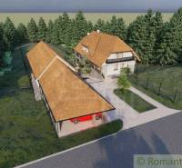 Ein Einfamilienhaus in Šiatorská Bukovinka, umgeben von Grün, bietet komfortables ländliches Wohnen.