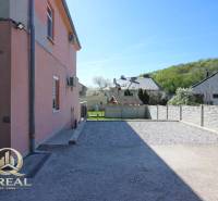 Einfamilienhaus mit Garage in der Boskovičova-Straße, Bratislava - Nové Mesto, in ruhiger Umgebung.