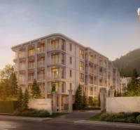 Wohnungsbau in Phuket, ein elegantes Gebäude umgeben von Grün bei Sonnenuntergang.