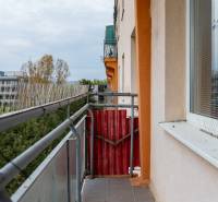 Balkon in einer 3-Zimmer-Wohnung in der Medzilaborecká-Straße in Bratislava - Ružinov.