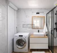 Badezimmer mit Waschmaschine, Duschkabine, Waschbecken und Boden mit Holzdekor in einer 4-Zimmer-Wohnung.