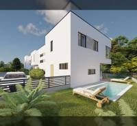 Ein Einfamilienhaus in Nin mit Pool, Garten und einem Parkplatz an der Straße in Nin.