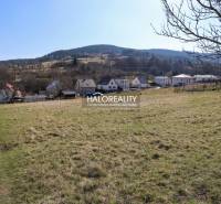 Grundstücke - Wohnen in Papradno mit Blick auf die Hügel und die umliegende Natur.