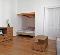 Predaj. 2i byt, Mariánska , Staré mesto, Bratislava, obývačka.JPG