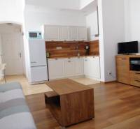 Predaj. 2i byt, Mariánska , Staré mesto, Bratislava, obývacia izba.JPG