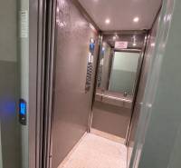 Samozrejme, poskytnite mi prosím text, ktorý chcete preložiť do nemčiny.