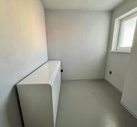 Prepáčte, ale potrebujem vedieť, čo presne chcete preložiť do nemčiny. Mohli by ste mi poskytnúť text na preklad?