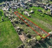 Luftaufnahme von Gärten im Gebiet Gemer mit markiertem Grundstück.