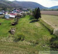 Panoramablick auf Zubné mit Einfamilienhäusern und natürlicher Umgebung.
