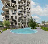 Wohnkomplex mit Schwimmbad in der Polianky-Straße in Bratislava, Dúbravka, umgeben von Grünflächen.