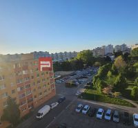 Blick auf die Wohnsiedlung von einer 2-Zimmer-Wohnung am Humenské námestie in Bratislava V.