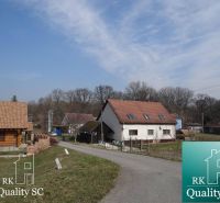 Häuser mit Schrägdach in der Straße Alter Hafen Gabčíkovo, Grundstücke - Wohnen.