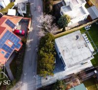 Luftaufnahme eines Einfamilienhauses an den Sonnenseen Süd in Senec.