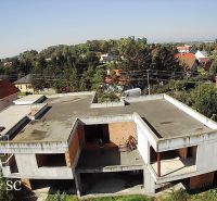 Bau eines Einfamilienhauses in Kráľová pri Senci in der Záhumenská-Straße mit Gärten.