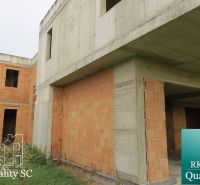 Unvollendeter Bau eines Einfamilienhauses in der Záhumenská-Straße in Kráľová bei Senec.