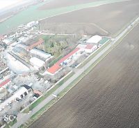 Luftaufnahme des Industriegebiets in Senec bei den nördlichen Sonnenseen.