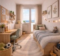 Kinderzimmer mit Tisch, Bett und Dekorationen in einer 4-Zimmer-Wohnung.