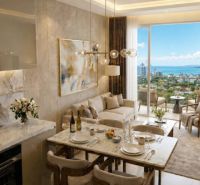 2-Zimmer-Wohnung mit Meerblick, elegantes Wohnzimmer und Essbereich.