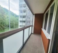 Balkon einer 2-Zimmer-Wohnung mit Blick ins Grüne im Viertel SNP in Trenčianske Teplice.