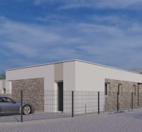 Ein Einfamilienhaus in der Modrovka-Straße in Modrovka mit Steinfassaden und einem Sportwagen vor dem Tor.