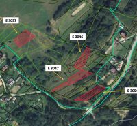 Karte der landwirtschaftlichen und forstwirtschaftlichen Grundstücke im Gebiet Svrčinovec mit Identifikationskennzeichnungen.