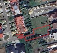 Luftaufnahme von Grundstücken in der Južná-Straße in Trebišov, die zum Wohnen bestimmt sind.