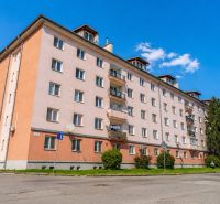 Das Wohnhaus in der Krivá-Straße im Stadtteil Juh, Košice, bietet 3-Zimmer-Wohnungen an.