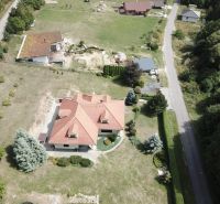 Einfamilienhaus in Trebostovo mit geräumigem Garten und Außenanlagen.