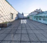 Großzügige Dachterrasse mit Aussicht in einer 3-Zimmer-Wohnung in Bratislava - Altstadt.