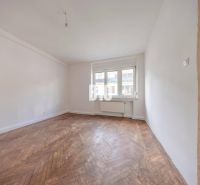 Helles Zimmer mit Holzboden in einer 3-Zimmer-Wohnung zur Miete.